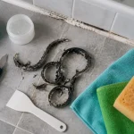 Comment enlever silicone sans rayer : cutter et gel dissolvant sur carrelage